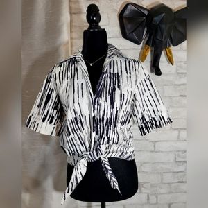 Vintage Black and White Collared Short Sleeve Tie Front Button Down Top …